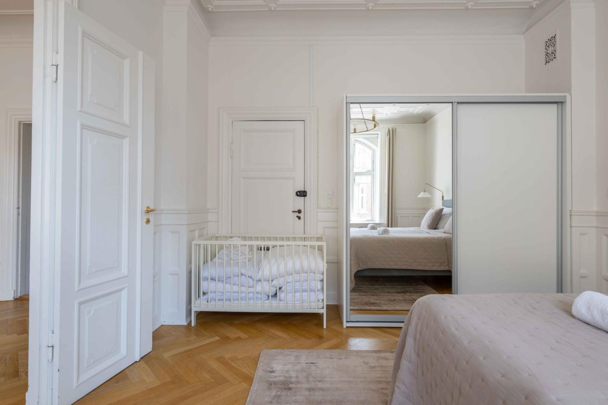 Lovely 3Br Manor Apartment 5 Min From Tivoli Gardens Copenhagen Exterior photo